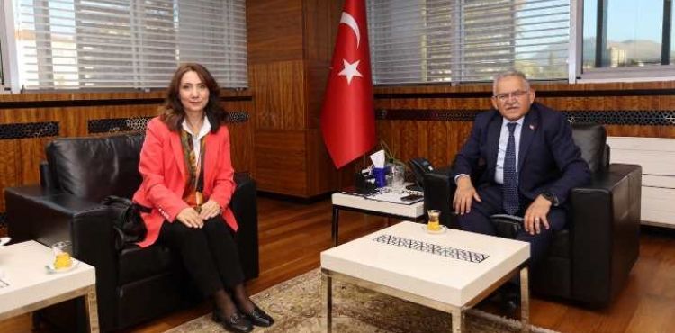 BAŞKAN BÜYÜKKILIÇ, AİLE VE SOSYAL HİZMETLER KAYSERİ İL MÜDÜRÜ ÇINGIR’I AĞIRLADI