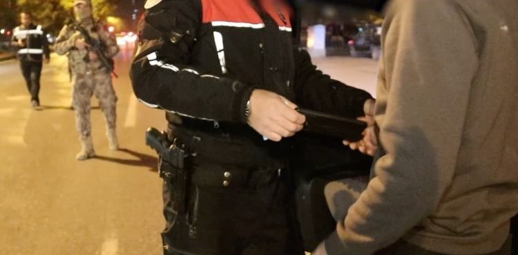 22 şok uygulamada 5 aranan şahıs yakalandı