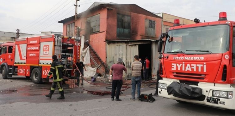 KAYSERİ Sünger atölyesinde çıkan yangın, 1 saatte söndürüldü
