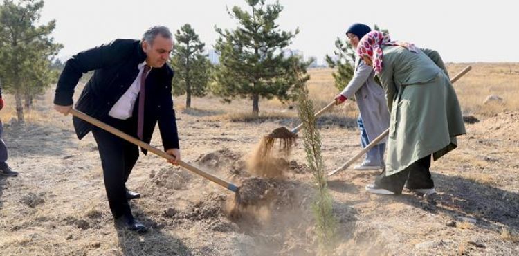 ERÜ'de Fidanlar Toprakla Buluştu