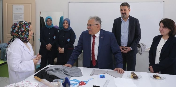 BÜYÜKKILIÇ: “KAYMEK KURSLARIMIZ İLE BİNLERCE VATANDAŞIMIZA İSTİHDAM SAĞLADIK”