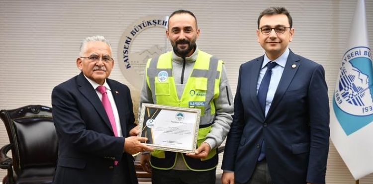 BAŞKAN BÜYÜKKILIÇ’TAN BİR GENCİN HAYATINI KURTARAN PERSONELE TEŞEKKÜR BELGESİ