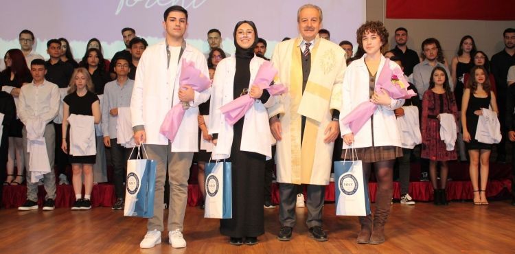 NNYÜ DİŞ HEKİMLİĞİ FAKÜLTESİ ÖĞRENCİLERİ ÖNLÜK GİYDİ