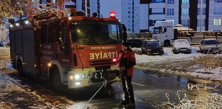 BÜYÜKŞEHİR İTFAİYESİ’NDEN “KAR” MESAİSİ