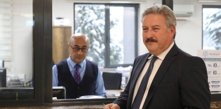 BAŞKAN PALANCIOĞLU, VEZNEDE VERGİSİNİ ÖDEDİ