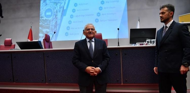BÜYÜKŞEHİR’DE ÖĞRETMENLERE “AKILLI ŞEHİR VE GELECEK” ANLATILDI
