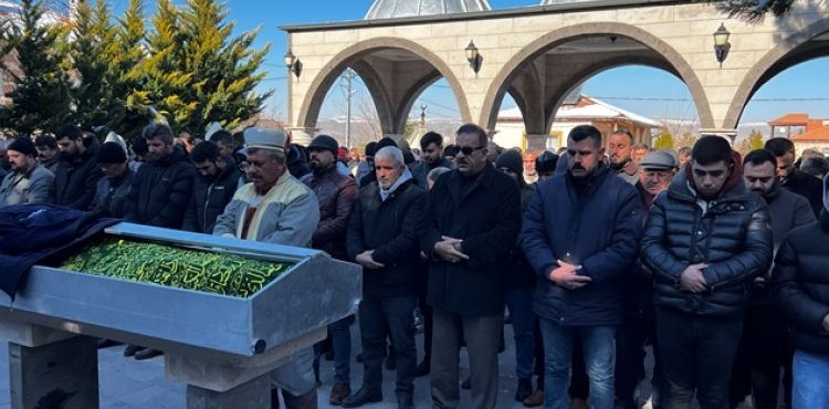 Kayseri'de fabrika yangınında ölen işçi, son yolculuğuna uğurlandı