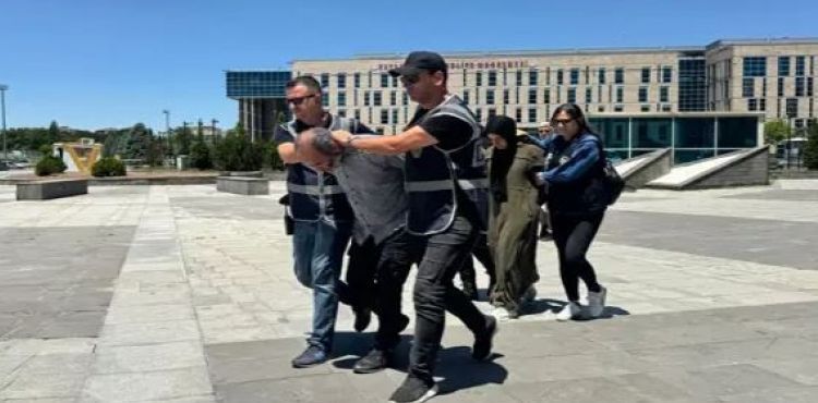 Atatürk Anıtı'na baltayla saldıran dayı ile yeğenin hapis cezası onandı