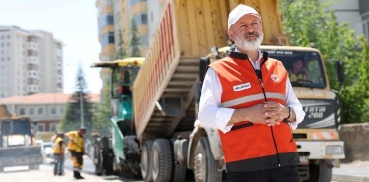 BAŞKAN ÇOLAKBAYRAKDAR, “ASFALTTA DA TARİHİ BİR REKOR KIRMANIN HAKLI GURURUNU YAŞIYORUZ”