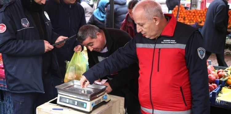 MELİKGAZİ ZABITASI PAZAR YERLERİNDE ÖLÇÜ AYAR VE ETİKET DENETİMİ YAPTI