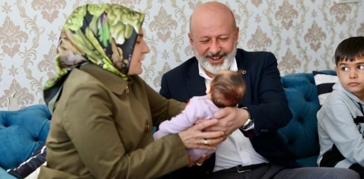 KOCASİNAN’DA 1 YILDA 4 BİN 351 AİLEYE ‘HOŞ GELDİN BEBEK’ HEDİYESİ