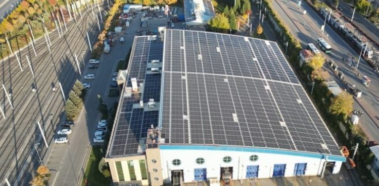 BÜYÜKŞEHİR’DEN GÜNEŞ ENERJİSİ İLE ELEKTRİKLİ OTOBÜS ŞARJ DÖNEMİ