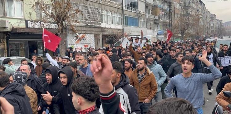 Esad rejimi kontrolü kaybetti, Kayseri'de yaşayan Suriyeliler kutlama yaptı