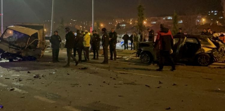 Kayseri'de otomobil ile kamyonet çarpıştı: 6 yaralı