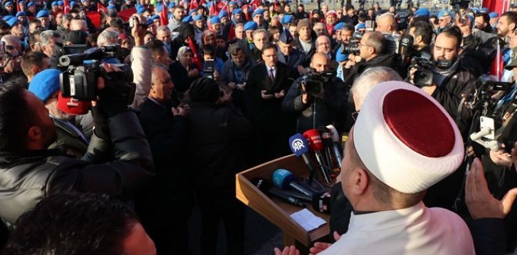 Kayseri'de 8 yıl önce terör saldırısında şehit olan 15 asker anıldı