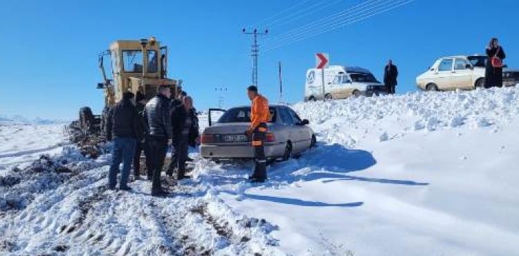 KAYSERİ BÜYÜKŞEHİR, TARLAYA UÇAN ARACI KURTARDI