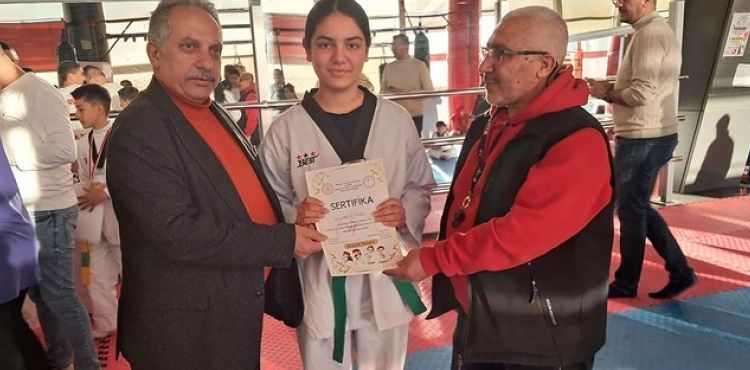 SPORCU FABRİKASI TEKVANDOCULARI KUŞAK TAKTI