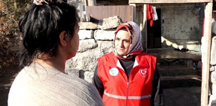 KAYSERİ BÜYÜKŞEHİR’DEN İHTİYAÇ SAHİBİ AİLEYE YARDIM ELİ