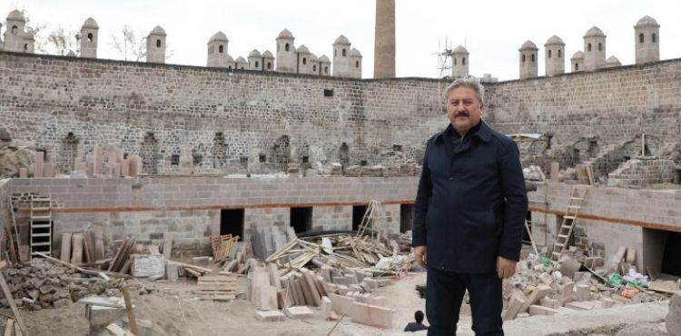 MELİKGAZİ BELEDİYESİ TARİHE IŞIK TUTUYOR
