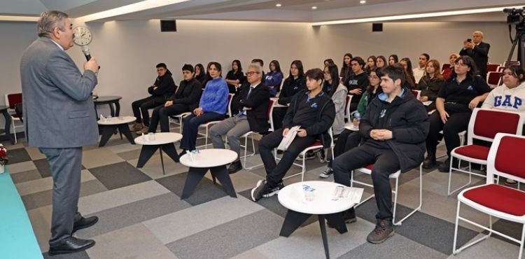 TALAS'IN YAZAR OKULU SEMİNERLERİ BİR AYI DOLDURDU