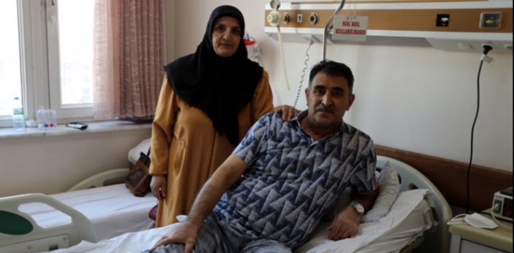 30 yıllık eşine yeni yıl hediyesi olarak böbreğini verdi