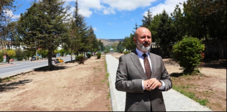 KOCASİNAN, YEŞİL ALANLARDA KIŞ BAKIM ÇALIŞMALARINI SÜRDÜRÜYOR