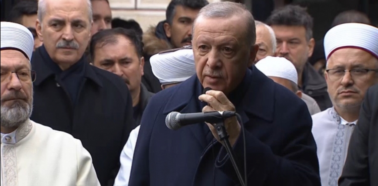 Cumhurbaşkanı Erdoğan, otel yangınında ölen ailenin cenazesine katıldı
