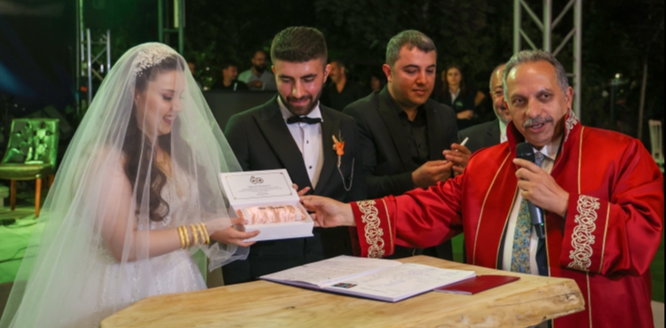 TALAS’TA BİN 668 ÇİFT ‘EVET’ DEDİ