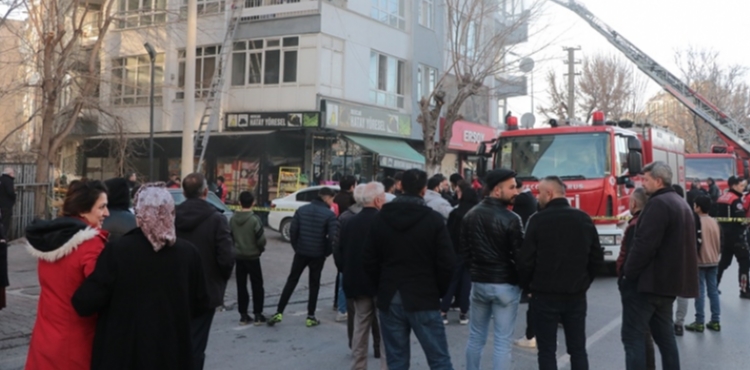 Kayseri'de 4 katlı binada yangın; 11 kişi dumandan etkilendi