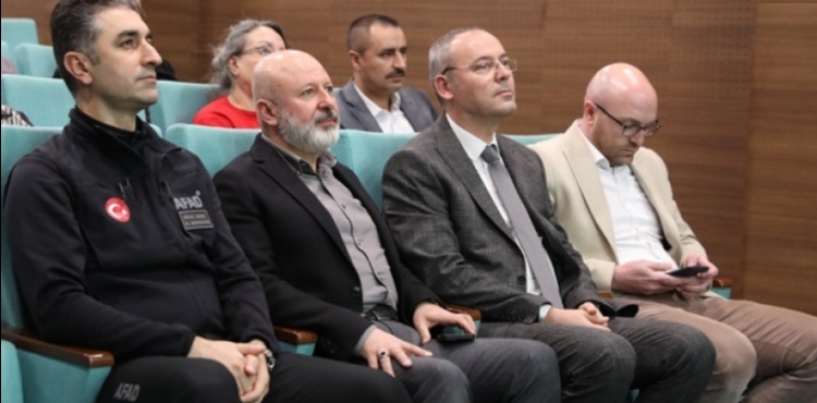 BAŞKAN ÇOLAKBAYRAKDAR, “EĞİTİMLER, AFET DURUMUNDA HIZLI VE ETKİLİ MÜDAHALE İÇİN BÜYÜK ÖNEM TAŞIYOR”