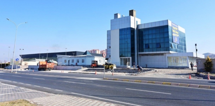 Kayseri OSB, Sağlık Merkezi Yanı Başına 2 Eczane İşyeri Yapımı İçin Kolları Sıvadı