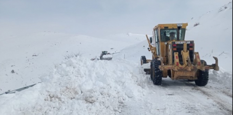 70 MAHALLE YOLUNU ULAŞIMA AÇAN BÜYÜKŞEHİR, KIRSALDA KAPALI YOL BIRAKMADI