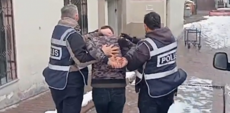 10 yıl hapisle aranan hükümlü, halıların arkasında yakalandı