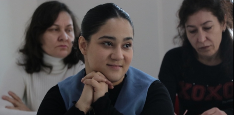 11 yıllık tedaviyle yürüyüp, konuşan Ayşe’nin hayali, dil öğrenip ülkeleri gezmek