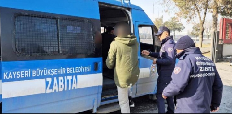 KAYSERİ'DE EVSİZLERE ŞEFKAT ELİ: BÜYÜKŞEHİR VE VALİLİK, SOKAKTA KİMSE BIRAKMIYOR