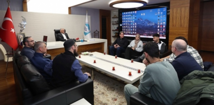 ERCİYES KAYAK MERKEZİ, İNGİLTERE’DEN GELEN MİSAFİRLERİNİ BÜYÜLEDİ