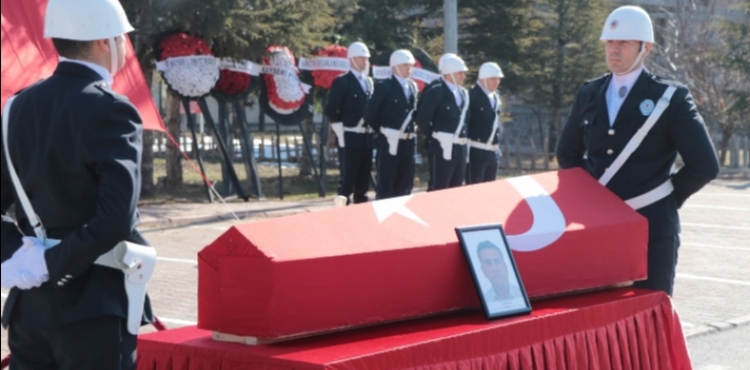 Uyuşturucu operasyonunda kalp krizi geçirip şehit olan polis memuru için tören