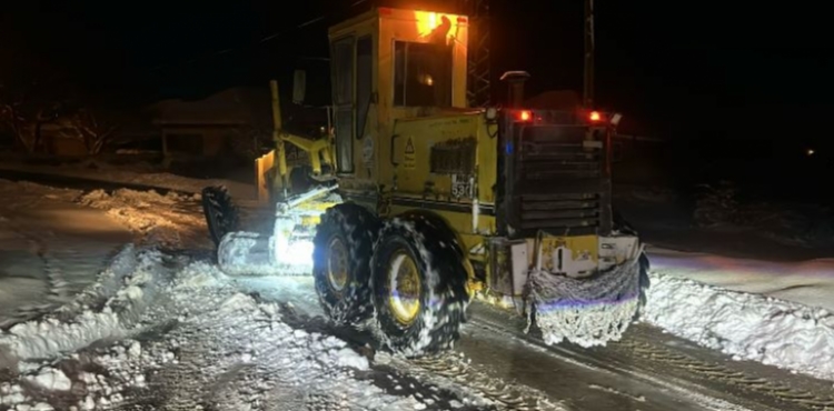 BÜYÜKŞEHİR, NİSAN KARI SONRASI KAPANAN 90 MAHALLE YOLUNU ULAŞIMA AÇTI