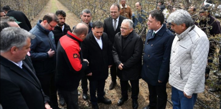 BAŞKAN BÜYÜKKILIÇ, ZİRAİ DON SONRASI ÜRETİCİLERİ YALNIZ BIRAKMADI: 1 GÜNDE 3 İLÇEDE YERİNDE İNCELEME