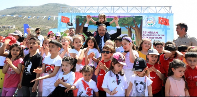 BAKAN YALIN'DAN 23 NSAN MESAJI