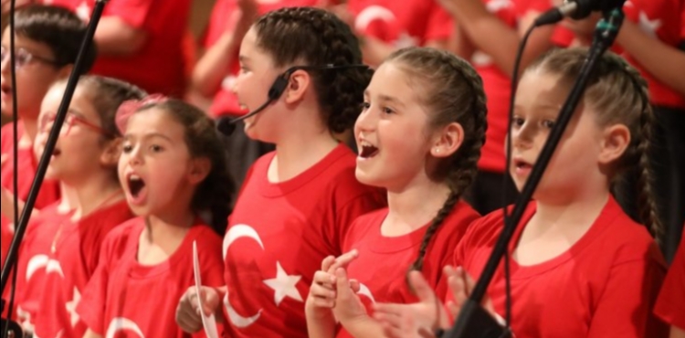 BYK BAYRAM, OCUKLARIN KONSERYLE COKUYLA KUTLANDI
