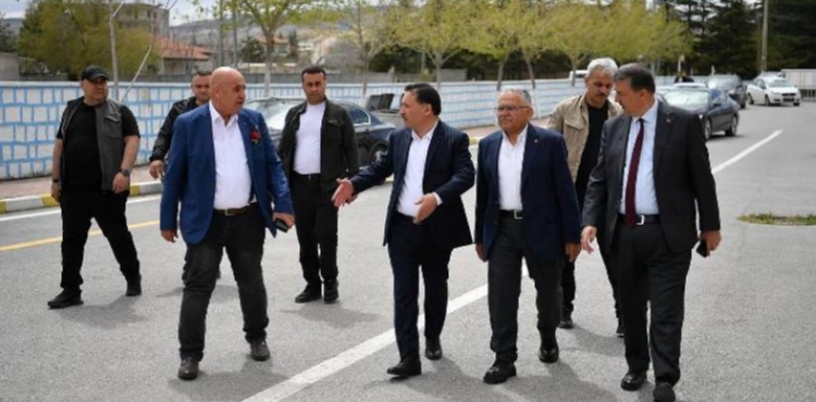 BAKAN BYKKILI, DEVEL VE YELHSARIN DOAL GZELLKLERNE SAHP IKIYOR