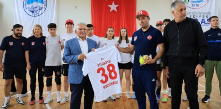 BAŞKAN BÜYÜKKILIÇ İLE SPORDA ALTIN ÇAĞ: KAYSERİ AVRUPA’YA ÖRNEK OLDU
