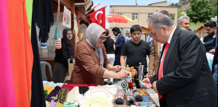 TALAS’TA BU PAZAR AYIN İLK “MAHARETLİ ELLER”İ