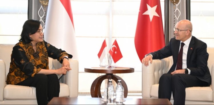 Bakan Şimşek, Endonezyalı mevkidaşı Indrawati ile buluştu