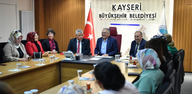 BAŞKAN BÜYÜKKILIÇ, KADIN MUHTARLARIN ANNELER GÜNÜ’NÜ KUTLADI
