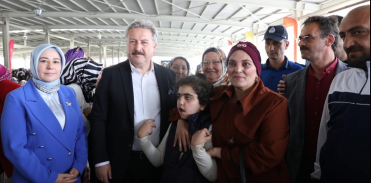 MELİKGAZİ BELEDİYESİ ANNELER GÜNÜ ŞENLİĞİ İLE GÖNÜLLERE DOKUNDU