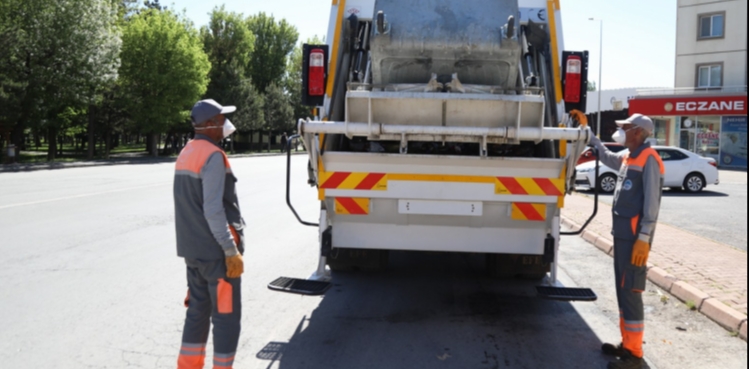 MELİKGAZİ’DE GÜNLÜK 440 TON ÇÖP TOPLANIYOR, 700 KM YOL SÜPÜRÜLÜYOR