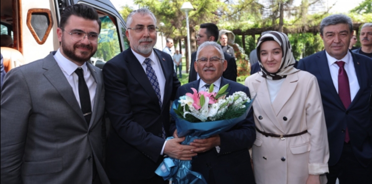 ÇALIŞMA VE SOSYAL GÜVENLİK BAKANI IŞIKHAN’DAN BAŞKAN BÜYÜKKILIÇ’A ZİYARET