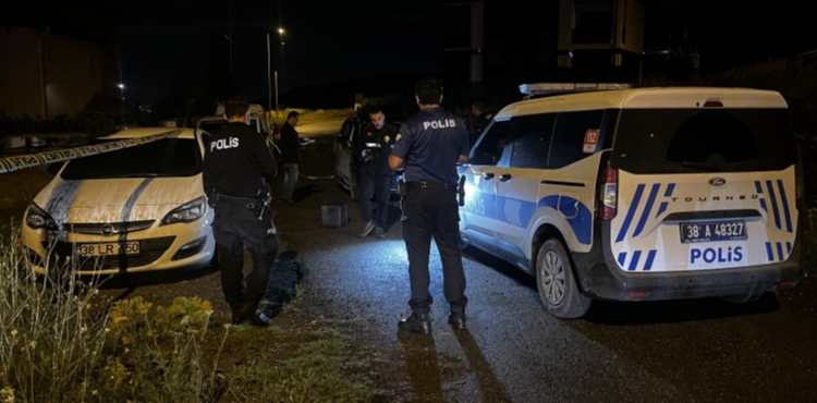 Sokakta tartıştığı 3 kişiyi tüfekle vurdu